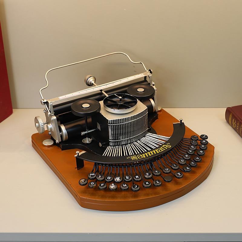 Vintage Typewriter Model for P - Home Office Industrial Style recension och pris
